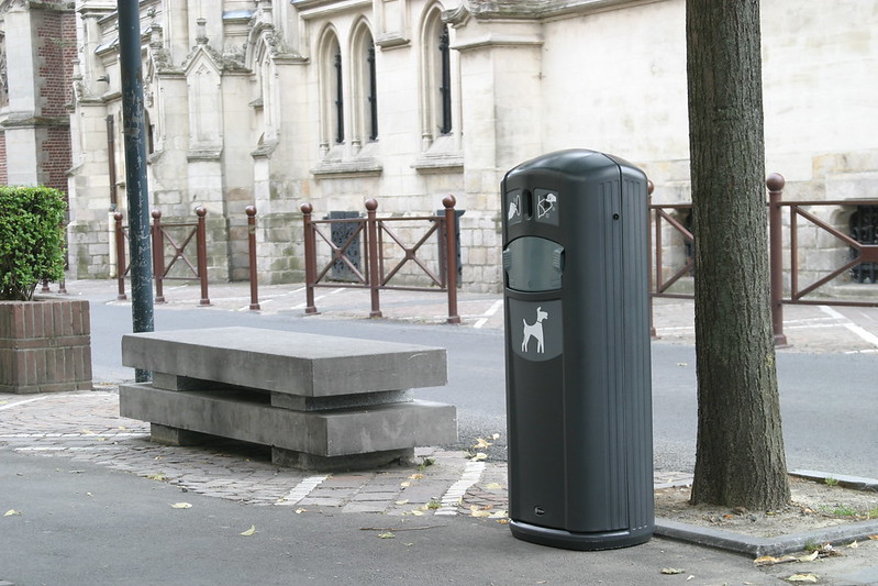 Toaleta dla psów Retriever City w przestrzeni miejskiej